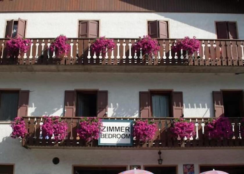 Veneto Alleghe Exterior Detail