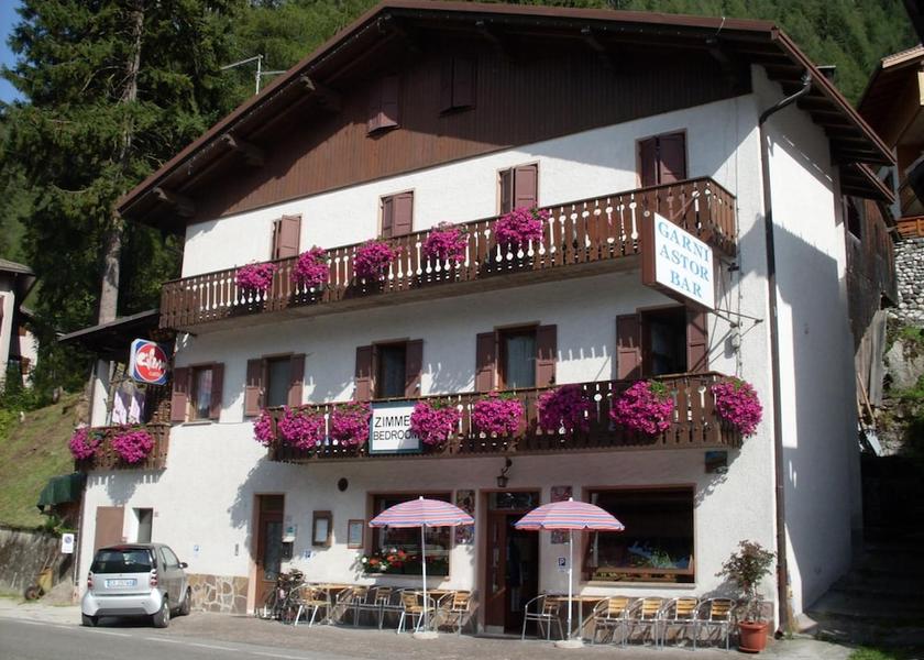 Veneto Alleghe Exterior Detail