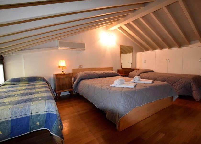 Lombardy Lovere Room