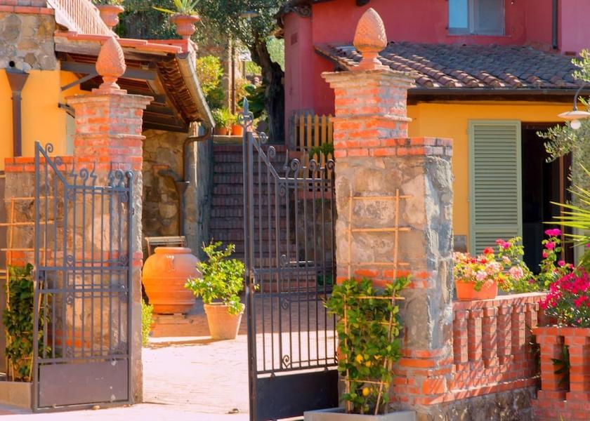 Tuscany Pieve a Nievole Exterior Detail