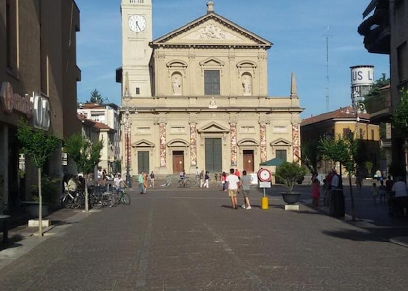Lombardy Saronno Exterior Detail