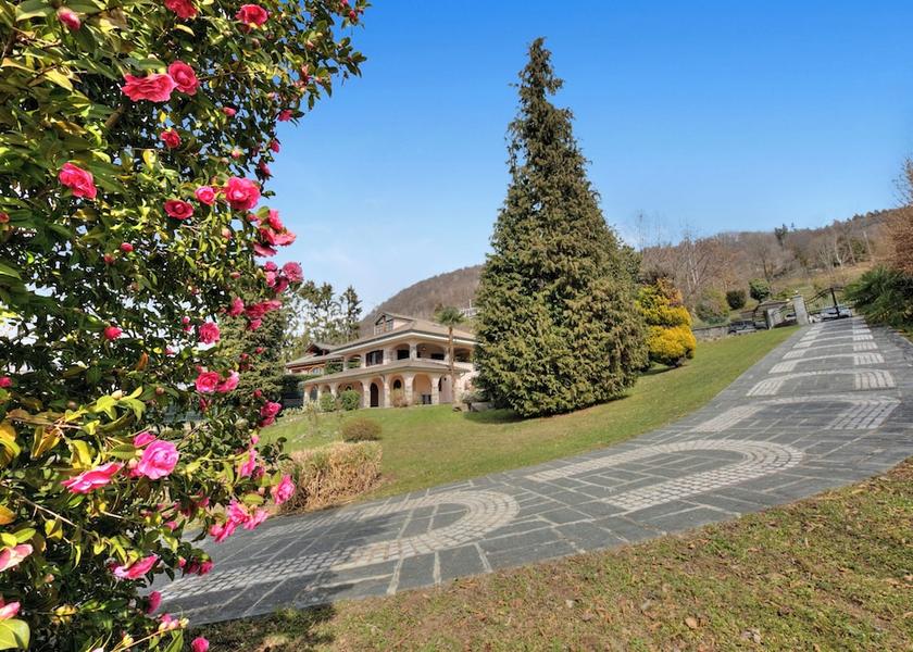 Piedmont Pettenasco Property Grounds