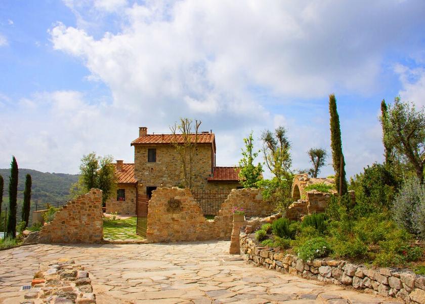 Tuscany Riparbella Exterior Detail