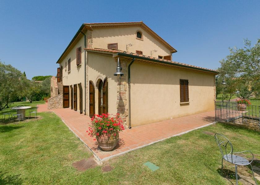 Tuscany Riparbella Facade