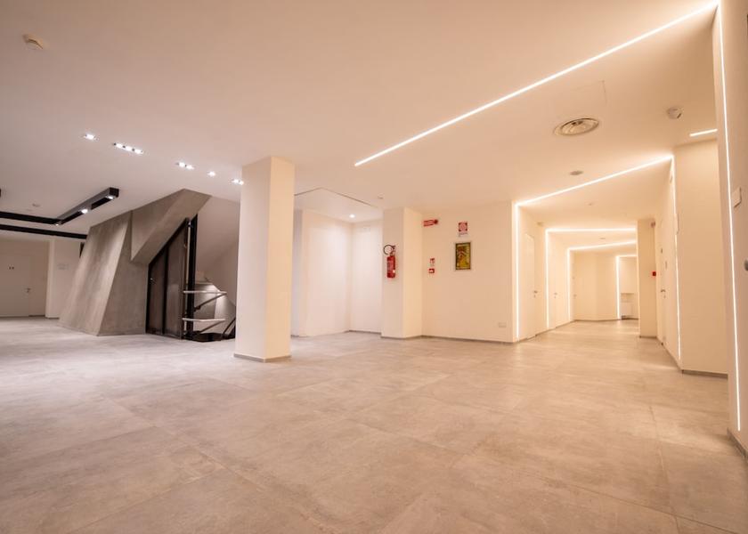 Handrails in hallways