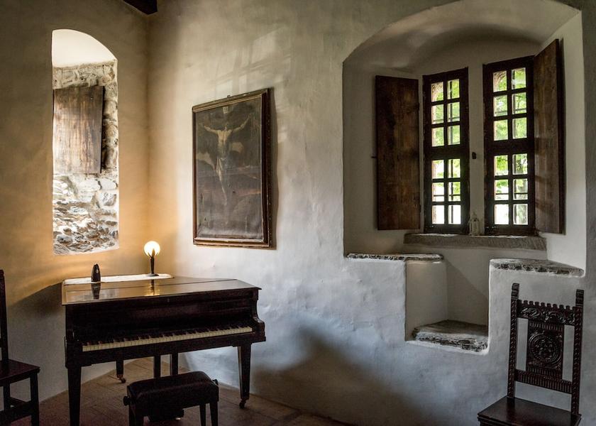 Valle d'Aosta Gressan Interior Entrance