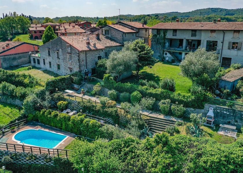 Lombardy Soiano del Lago Exterior Detail