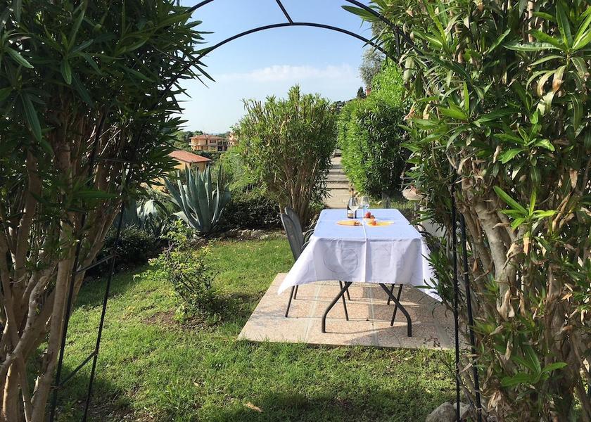 Lombardy Soiano del Lago Outdoor Dining