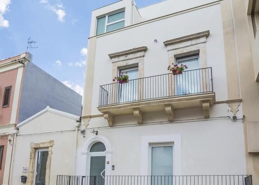 Sicily Ispica Facade