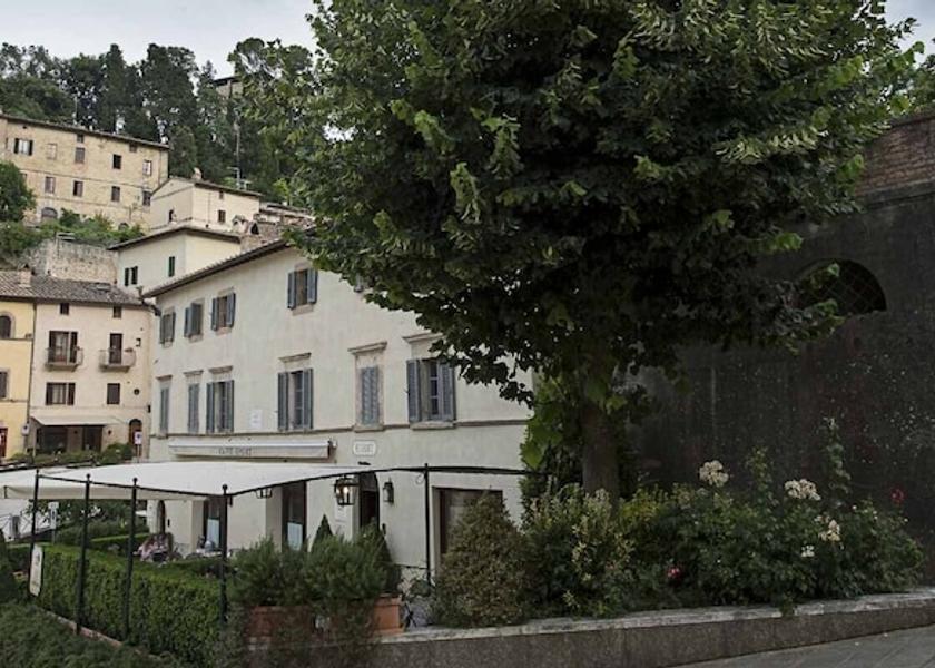 Tuscany Cetona Exterior Detail