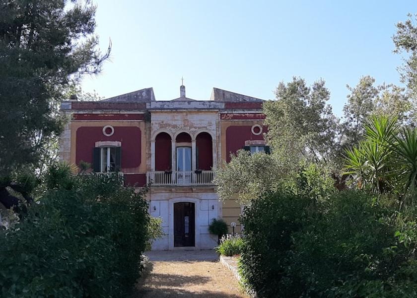 Puglia Castellana Grotte Facade