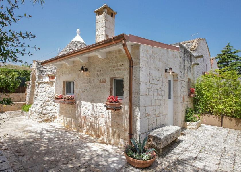 Puglia Castellana Grotte Exterior Detail