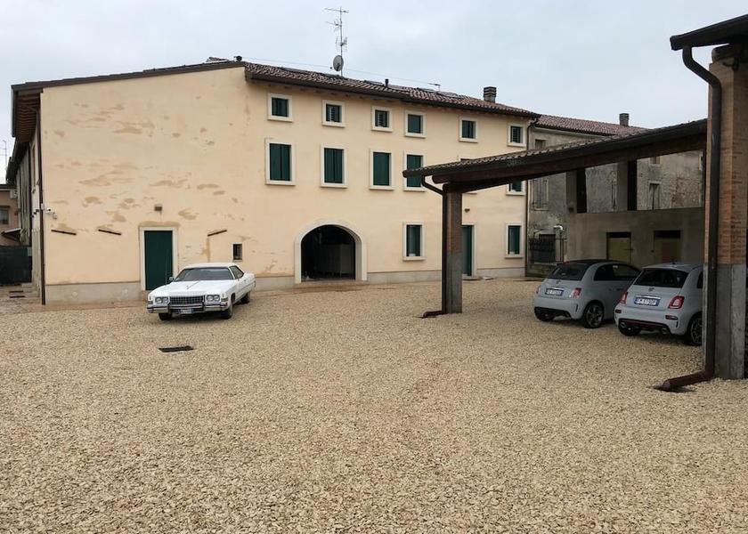 Veneto Sommacampagna Parking