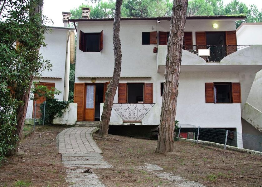 Veneto Rosolina Exterior Detail