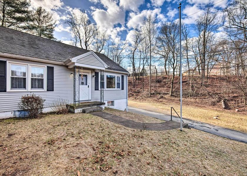 Pennsylvania Mohnton Interior Entrance