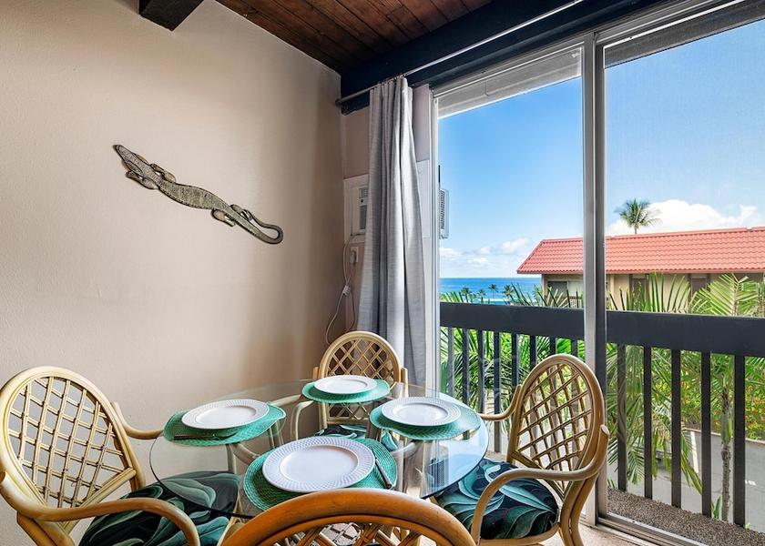 Hawaii Kailua-Kona Dining Area