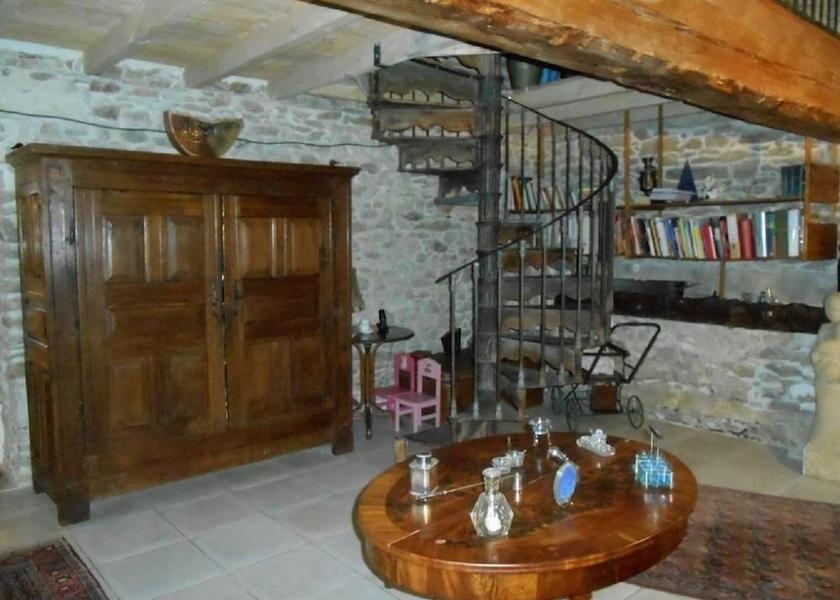 Occitanie Saint-Denis Interior Entrance