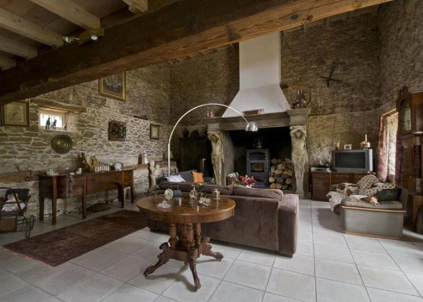 Occitanie Saint-Denis Interior Entrance