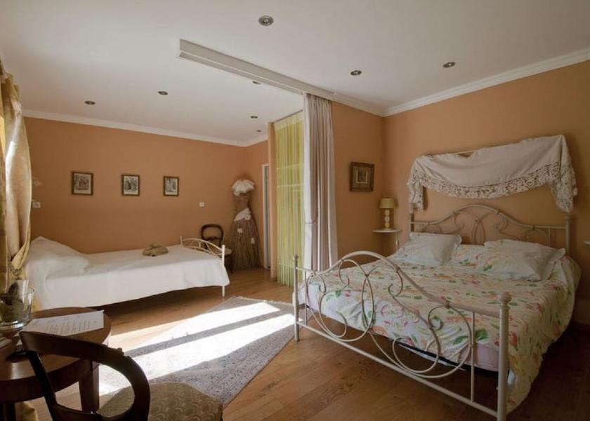 Occitanie Saint-Denis Room