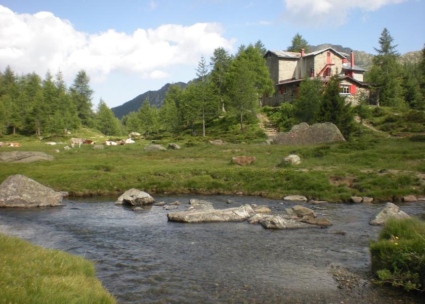 Lombardy Chiesa in Valmalenco Property Grounds