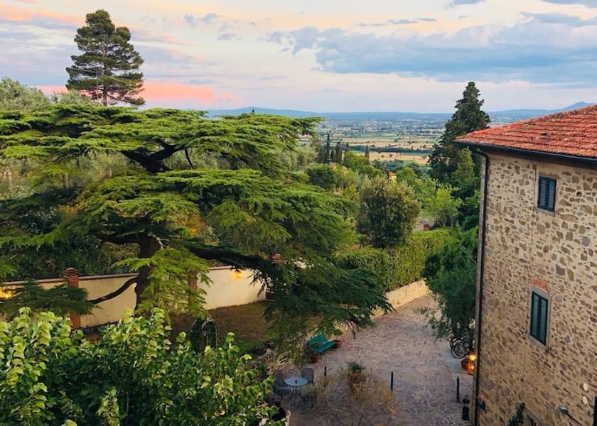 Tuscany Castiglion Fiorentino Front of property