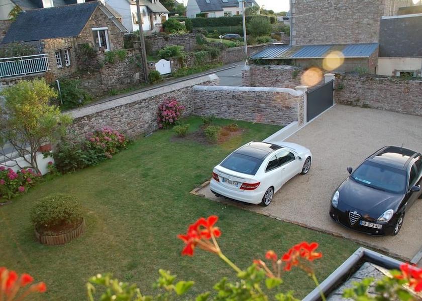 Brittany Paimpol Parking