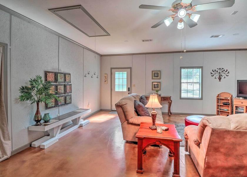 Arkansas Heber Springs Interior Entrance