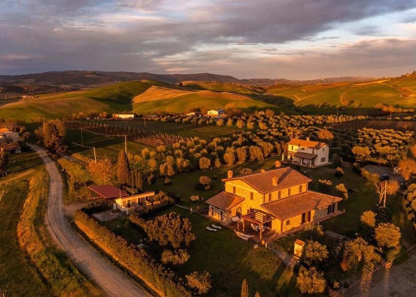 Tuscany Cinigiano Exterior Detail