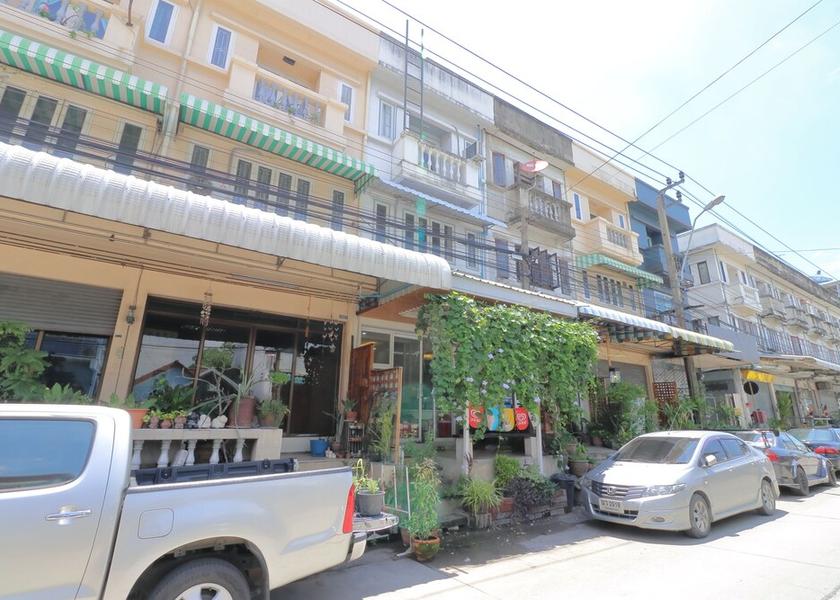 Samut Prakan Province Bang Phli Exterior Detail