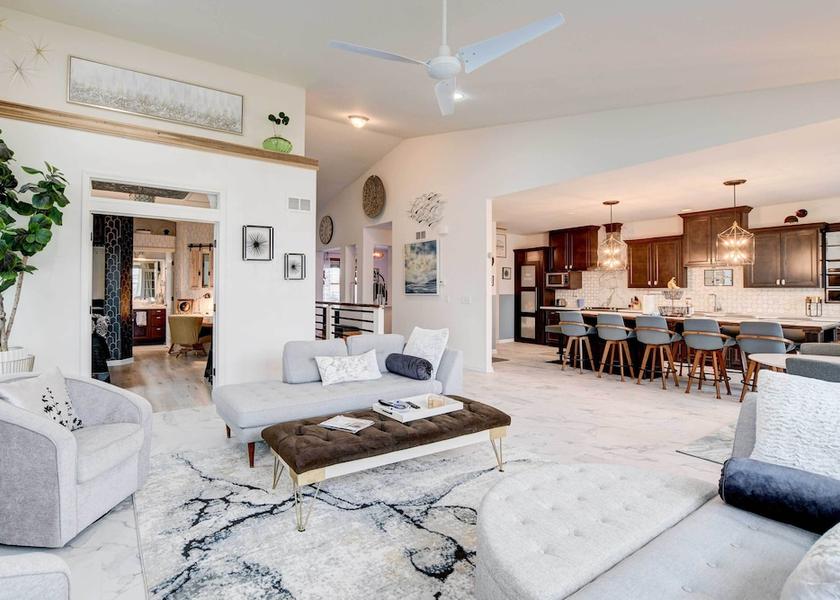 Illinois Yorkville Interior Entrance