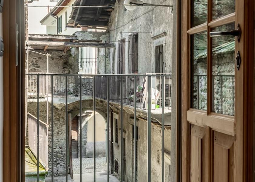Lombardy Tirano Terrace/patio