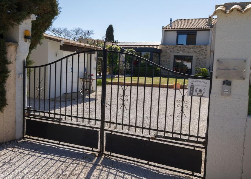 Occitanie Marseillan Exterior Detail