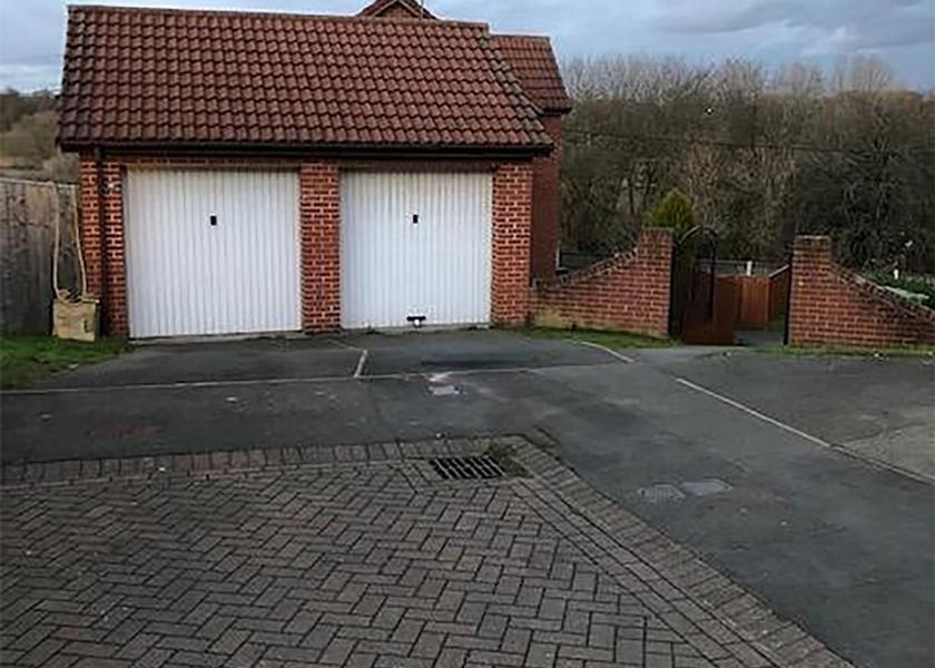 England Frodsham Exterior Detail