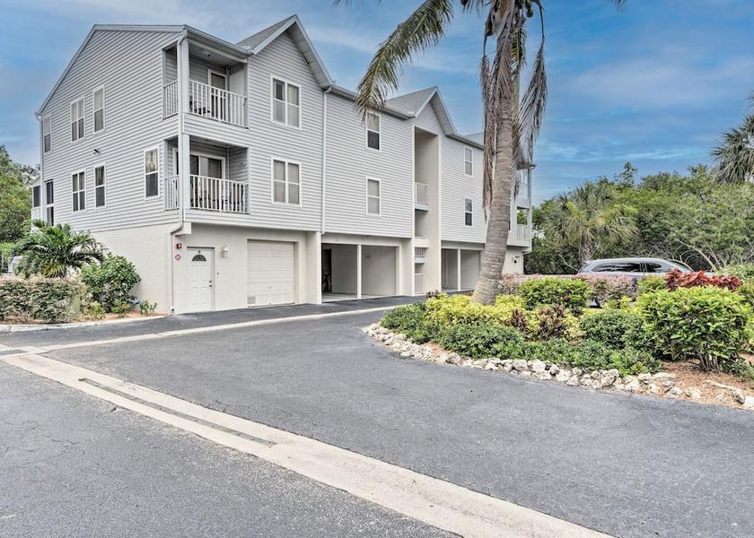 Florida Holmes Beach Interior Entrance