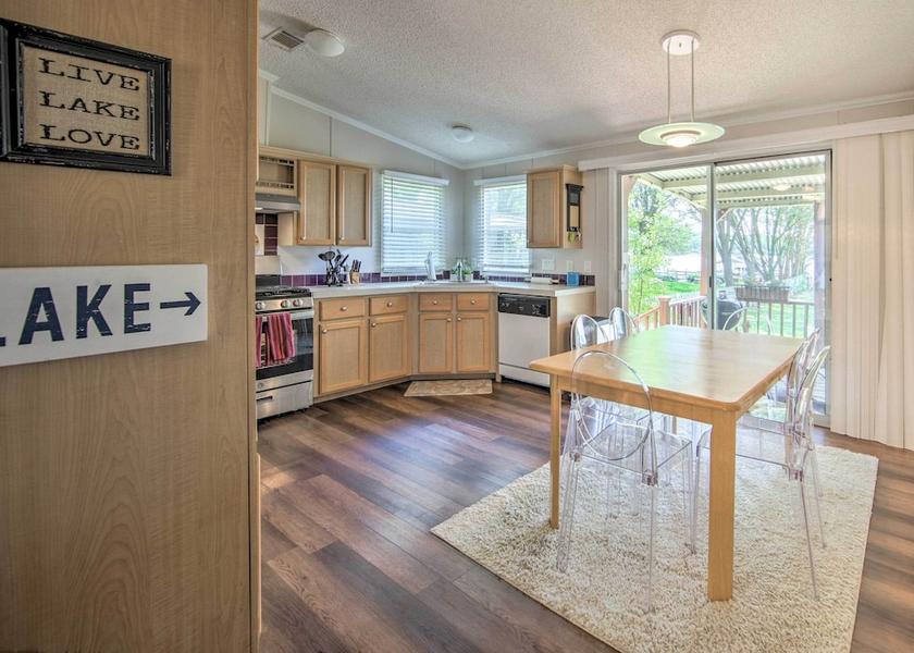 Texas Mabank Interior Entrance