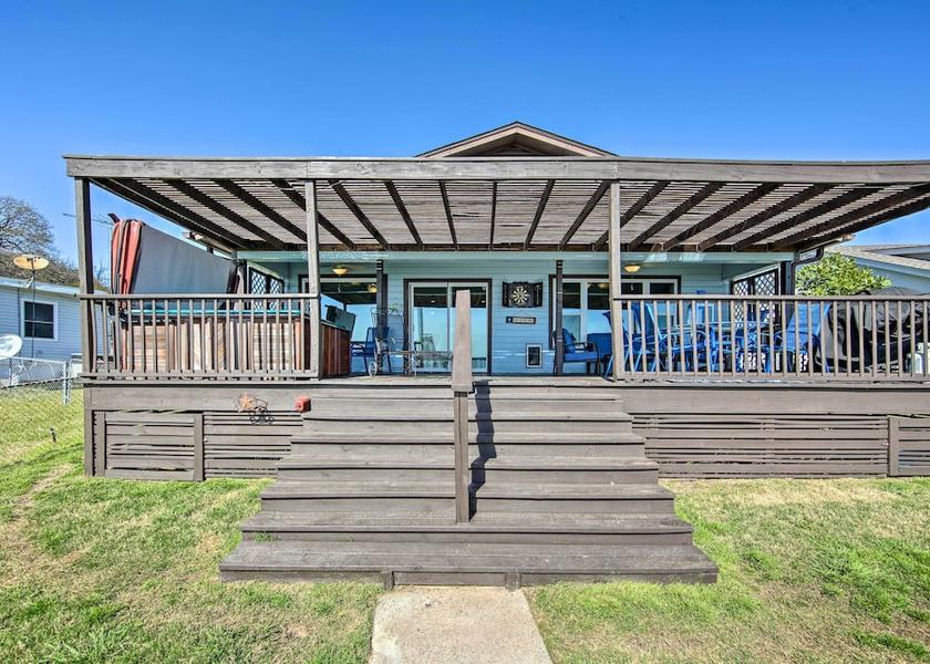 Texas Mabank Interior Entrance