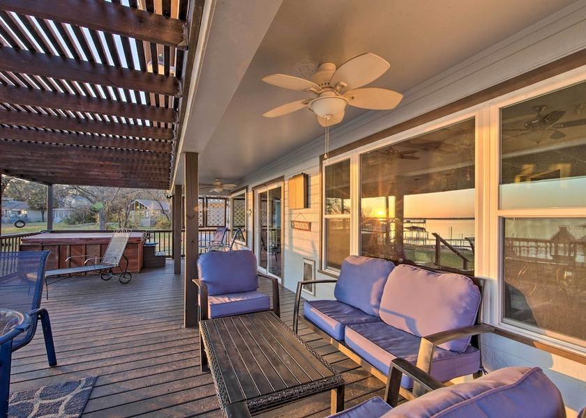 Texas Mabank Interior Entrance