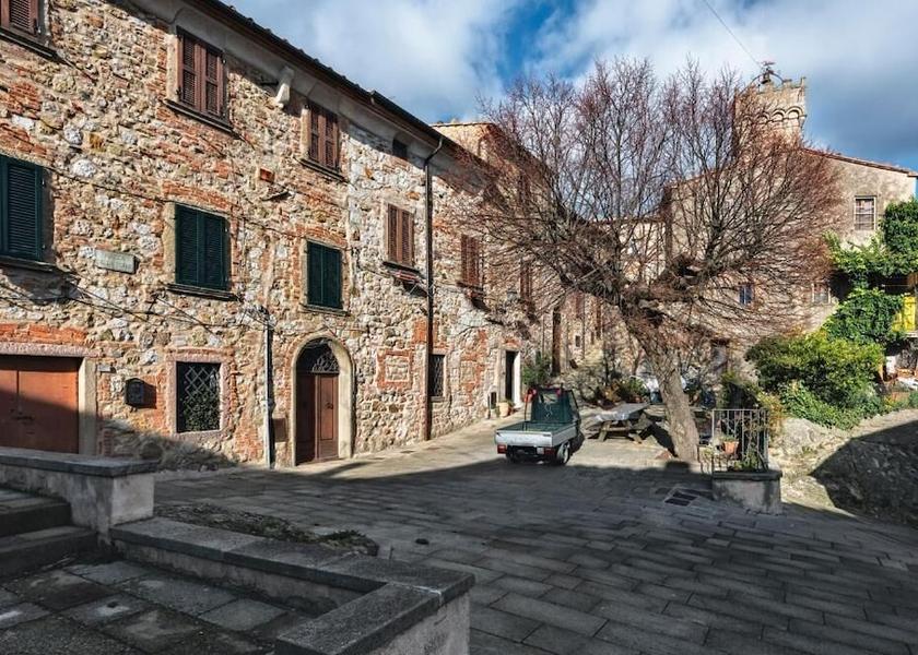 Tuscany Roccastrada Exterior Detail