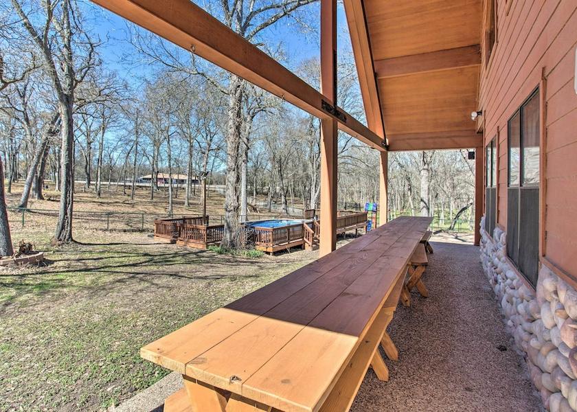 Texas Groesbeck Interior Entrance