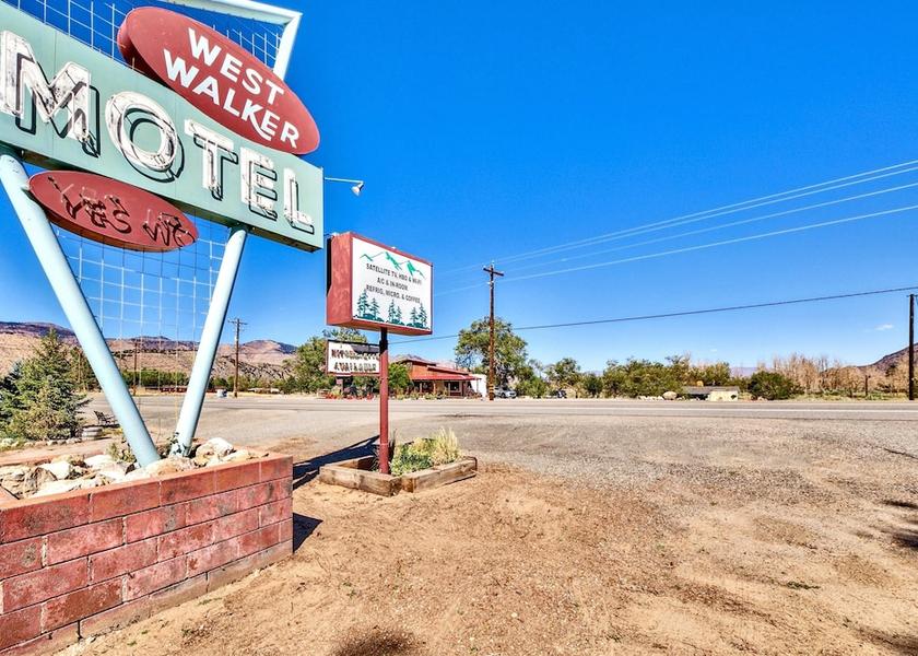 California Coleville Facade