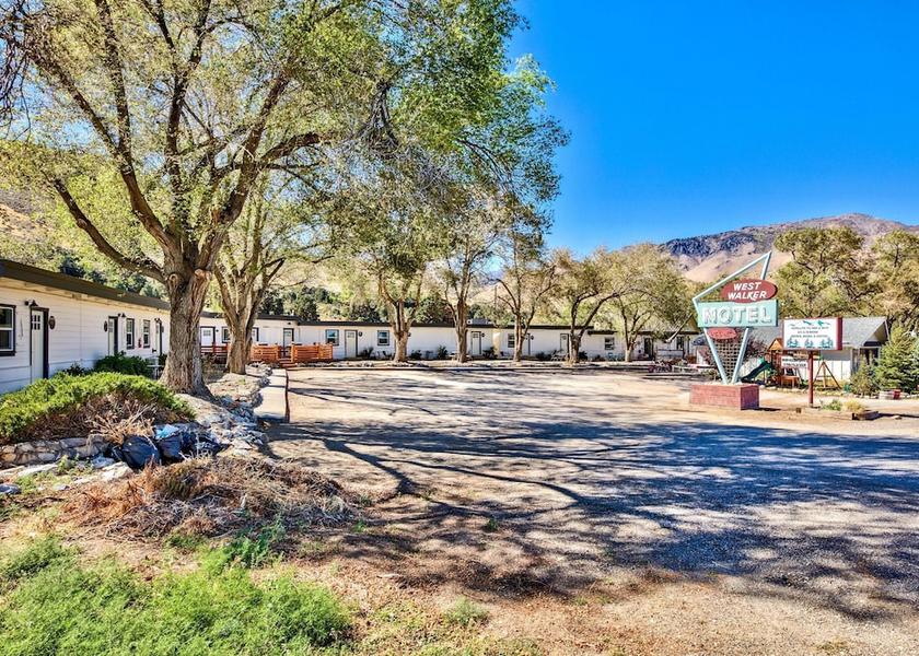 California Coleville Exterior Detail