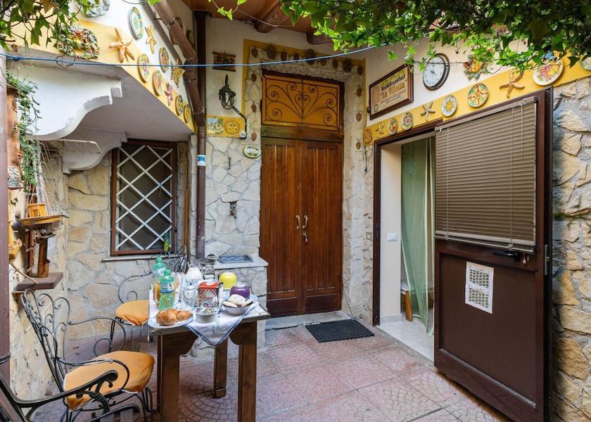 Calabria Villa San Giovanni Exterior Detail