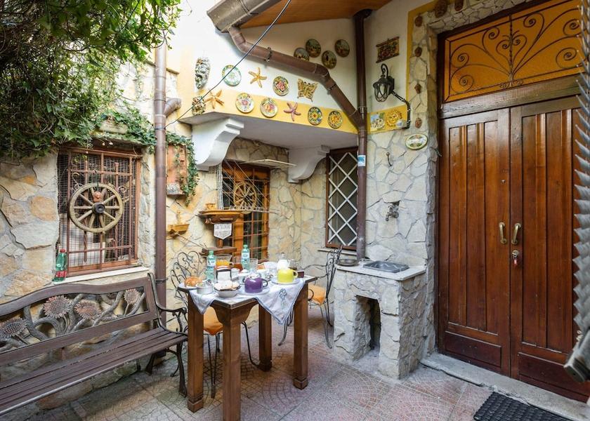 Calabria Villa San Giovanni Exterior Detail