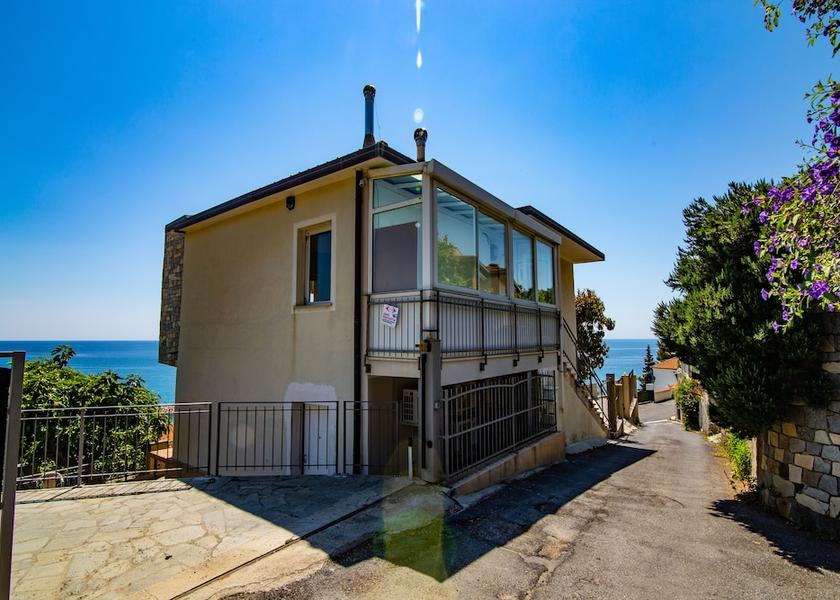 Liguria San Lorenzo Al Mare Facade