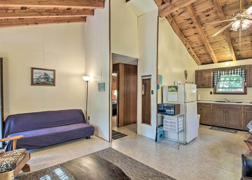 Illinois Raymond Interior Entrance