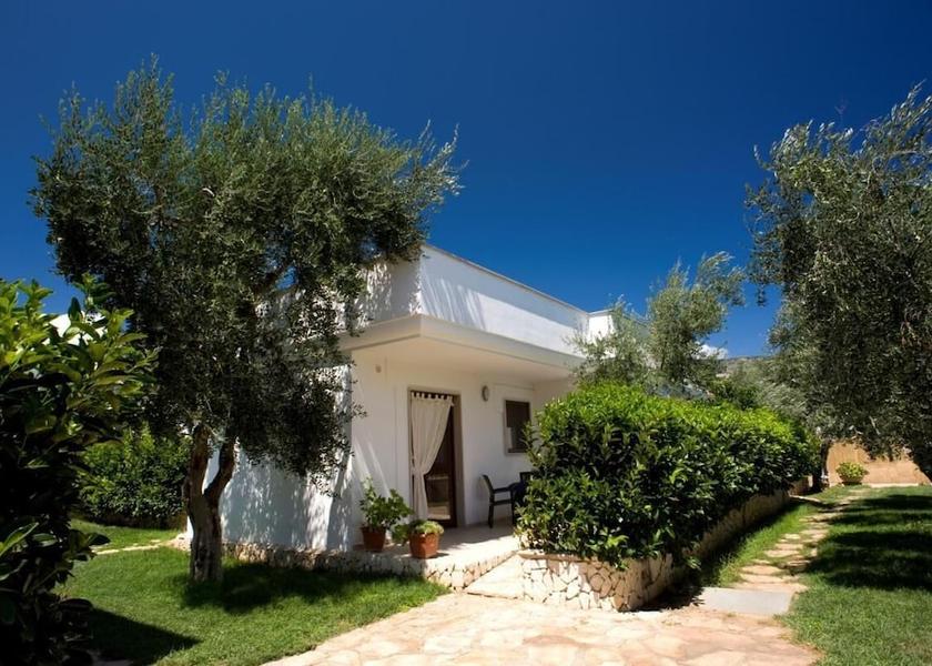 Puglia Mattinata Facade