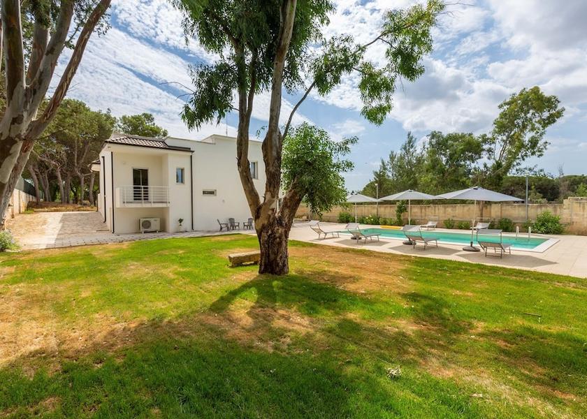 Puglia Cavallino Exterior Detail