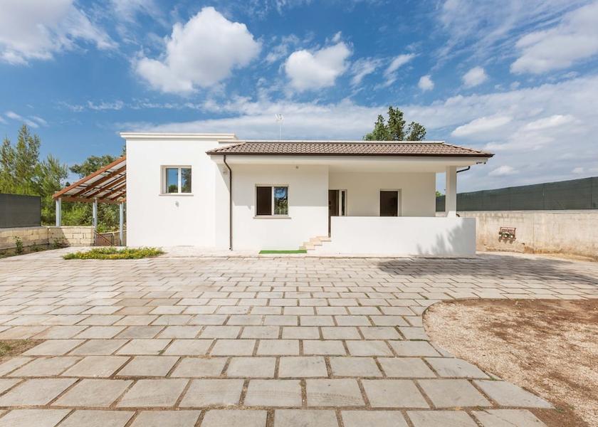 Puglia Cavallino Exterior Detail