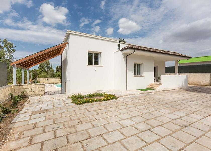 Puglia Cavallino Exterior Detail