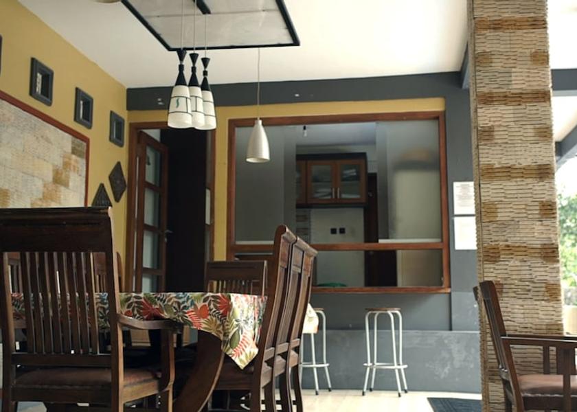  Pakem In-Room Dining